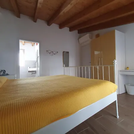 Bed & Breakfast Elements *