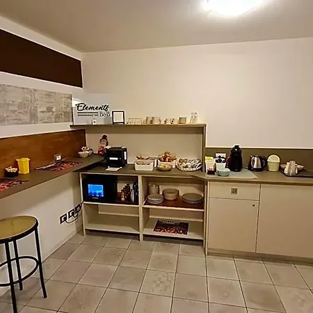 Alojamento de Acomodação e Pequeno-almoço Elements 3*